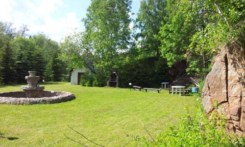 Taman di luar Ośrodek Wypoczynkowy "Hotel Korona"