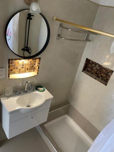 Ванна кімната в Colon La Madrid Impecable a 100 metros Hotel Provincial y Plaza Colon