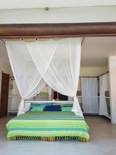 Ένα ή περισσότερα κρεβάτια σε δωμάτιο στο Villa na praia Oceanfront Villa