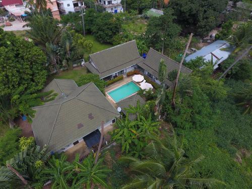 an overhead view of a house with a swimming pool at Baan Sawainam in Koh Tao