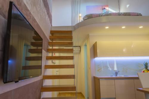 Apartments with WiFi Rijeka - 15901