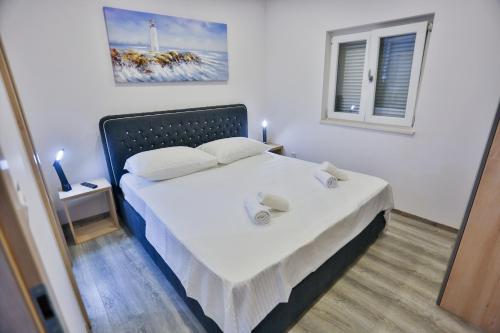 Postel nebo postele na pokoji v ubytování Family friendly house with a swimming pool Split - 15909