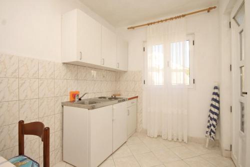 Nhà bếp/bếp nhỏ tại Apartments by the sea Rukavac, Vis - 2478