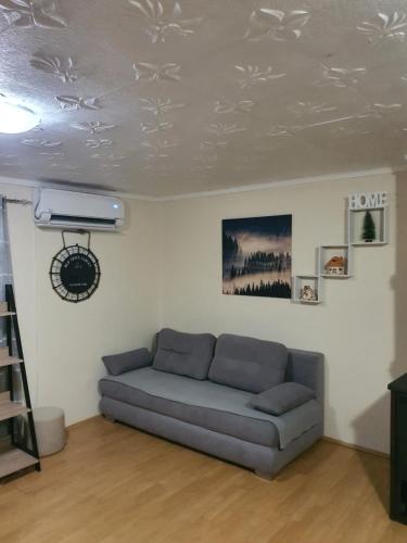a living room with a couch in a room at Divčibarka in Divčibare