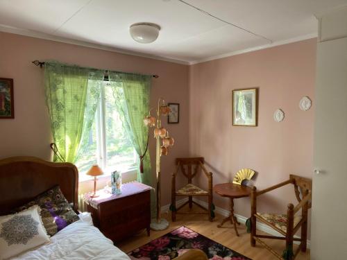 a living room with a bed and a window at Skogshemmet in Ludvika