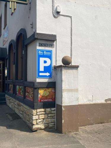 a parking meter on the side of a building at Ferienzimmer Nr.20 in Bad Neuenahr-Ahrweiler