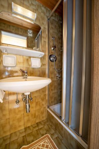a bathroom with a sink and a shower at Chalet Funtanacia in La Villa