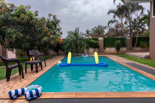 Piscina en o cerca de Moonlit Hills by VEO - Part of StayVista