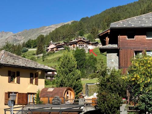 a group of buildings with mountains in the background at Affittacamere Buenavista in Champoluc
