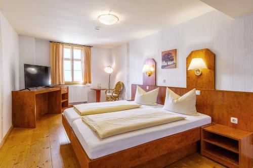 Postel nebo postele na pokoji v ubytování Watzdorfer Geleitschenke und Herberge