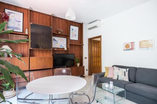 Spacious 3 bed Apt in the heart of Sant Antoni, Barcelona