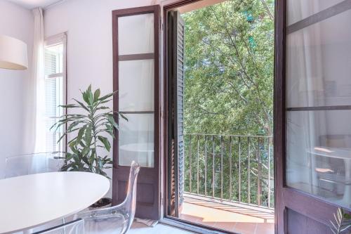 Spacious 3 bed Apt in the heart of Sant Antoni, Barcelona