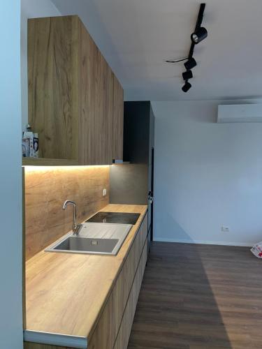 Una cocina o cocineta en New Ring Apartament Tirana