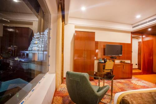 KINGSTON HOTELにあるテレビまたはエンターテインメントセンター