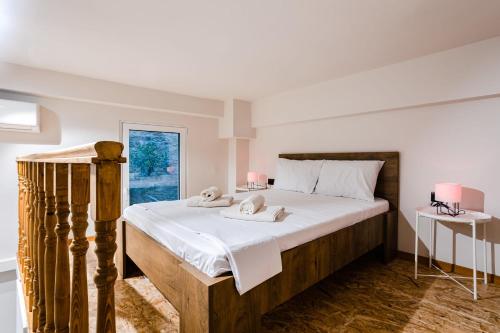 Uncover Kalamata's Hidden Gem - Cosy City Nest
