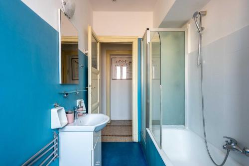 Kylpyhuone majoituspaikassa Exclusive 3 bedrooms apartment in Brera