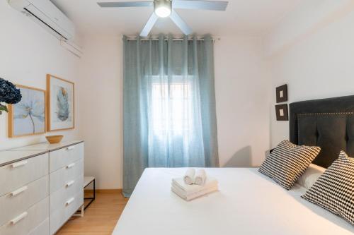 A bed or beds in a room at Bonito Callejón en la Judería by TheGoodTourist
