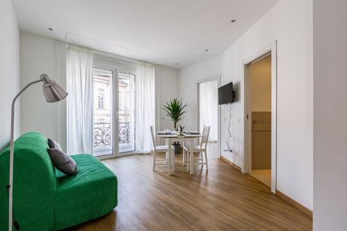 GuestHost - Top Accommodations in the Heart of Milano!
