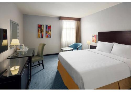 Mena Hotel Nasiriah Riyadhにあるベッド