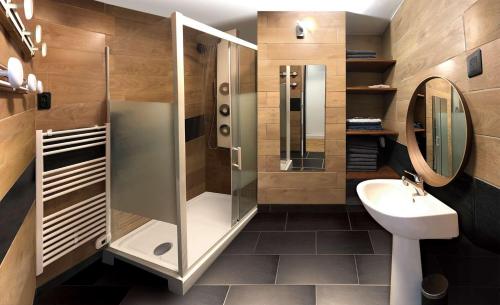 a bathroom with a shower and a sink at Reims Saint-Remi in Reims