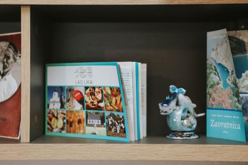 Perpustakaan di apartmen
