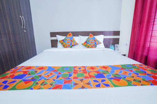 Postel nebo postele na pokoji v ubytování FabExpress Town Space Apartment - Nr Saravana Stores, Porur