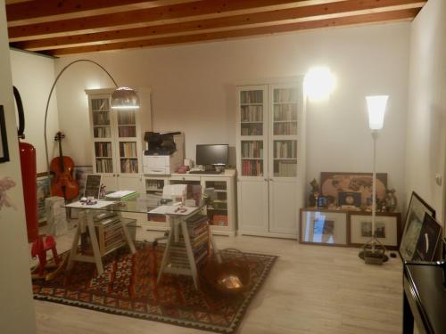 a living room with a table and chairs in it at Ca' Vascon Alloggio Agrituristico in Villa Estense