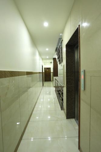 a hallway of a building with a hallwayngth at Hotel Sigma Suites in Bengaluru