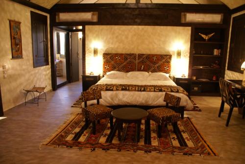 Katil atau katil-katil dalam bilik di La Kasbah Aalma D'or