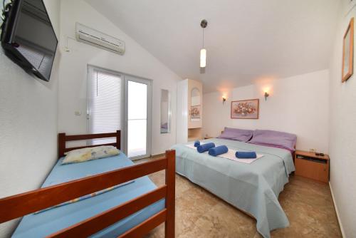 Posteľ alebo postele v izbe v ubytovaní Apartments Zrakic