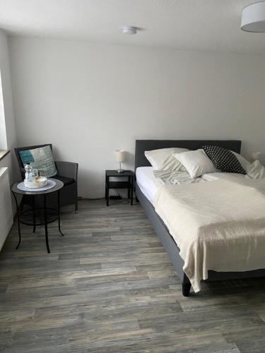 Llit o llits en una habitació de Kleines Apartment in Siegburg-Kaldauen