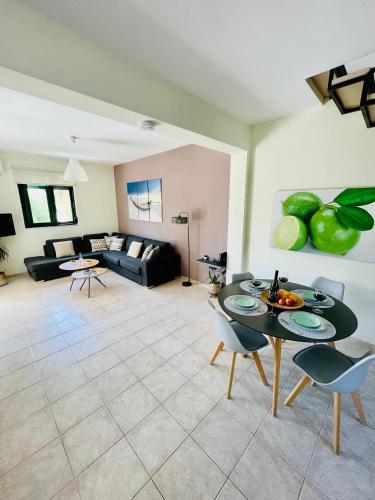 Χώρος καθιστικού στο Sunny Villa