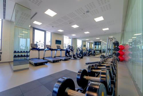 Fitness centrum a/nebo fitness zařízení v ubytování Dana Rayhaan by Rotana