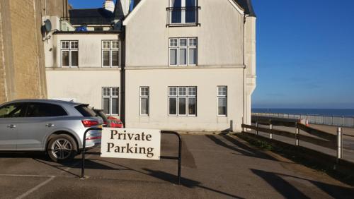 Galeriebild der Unterkunft Seas the Day Beachfront Apartment Ramsgate - Sleeps 4 in Ramsgate