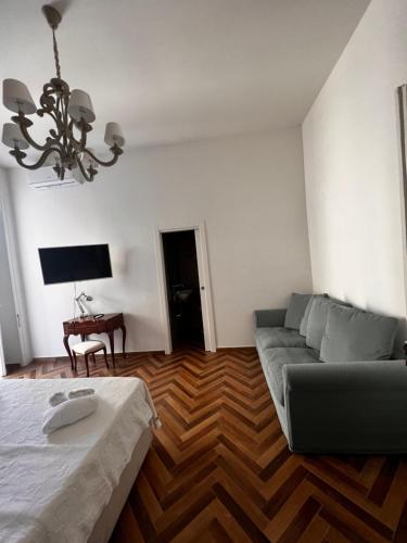 a living room with a couch and a table at Villa Valminuta in Ercolano