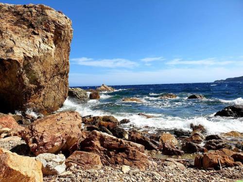 Photo de la galerie de l'établissement Appartements cosy rénovés et climatisés idéalement situés quartier Mourillon beach, à Toulon