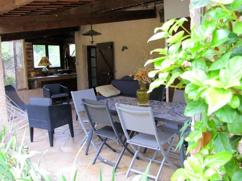 Maison de 2 chambres avec piscine partagee jardin clos et wifi a Draguignan