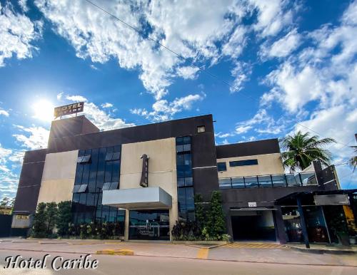 a hospital building with the sun in the sky at Hotel Caribe in Porto Velho