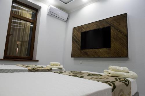 Televisyen dan/atau pusat hiburan di Everything for you