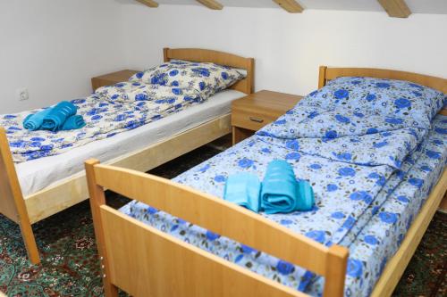 Postel nebo postele na pokoji v ubytování Soba Konak 3