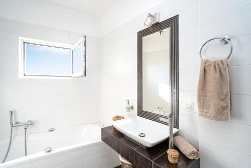 Koupelna v ubytování Mira Sitia Luxury Apartment