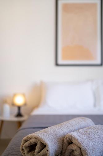 Postel nebo postele na pokoji v ubytování Mira Sitia Luxury Apartment