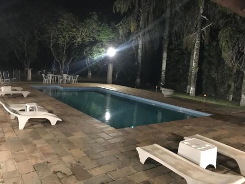 Kolam renang di atau dekat dengan Espaço Sr Churras famílias são bem vindas Temos berço