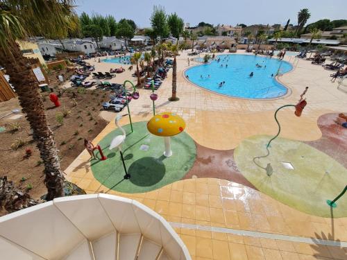 an overhead view of a pool at a resort at Les sables du Midi 4 in Sérignan