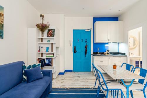 Le Grand Studio Bleu 25M2, 120m Vieux-Port , Clim ,Wifi, Accès autonome avec code
