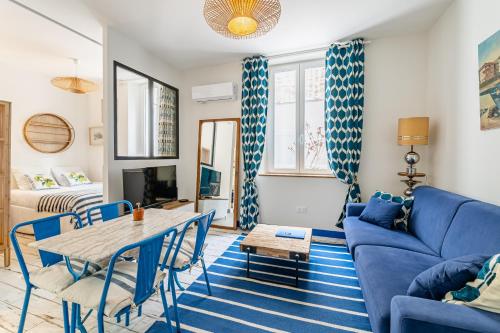 Le Grand Studio Bleu 29M2, 120m Vieux-Port , Clim ,Wifi, Accès autonome avec code