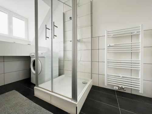 a bathroom with a shower and a toilet at Schöne Ferienwohnung in Gernsbach Zentrum in Gernsbach