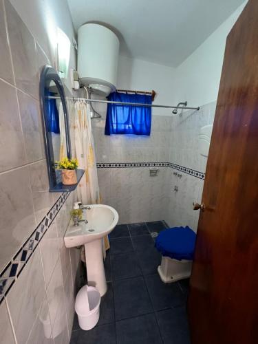 a bathroom with a sink and a toilet at GUSMAR - Hermosa y confortable casa a pasos de la playa. in Santa Ana
