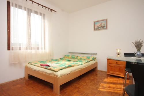 Ένα ή περισσότερα κρεβάτια σε δωμάτιο στο Apartments with a parking space Zdrelac, Pasman - 8201