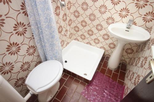 Ένα μπάνιο στο Apartments with a parking space Zdrelac, Pasman - 8201